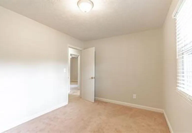 205 N Glover St — Photo 33