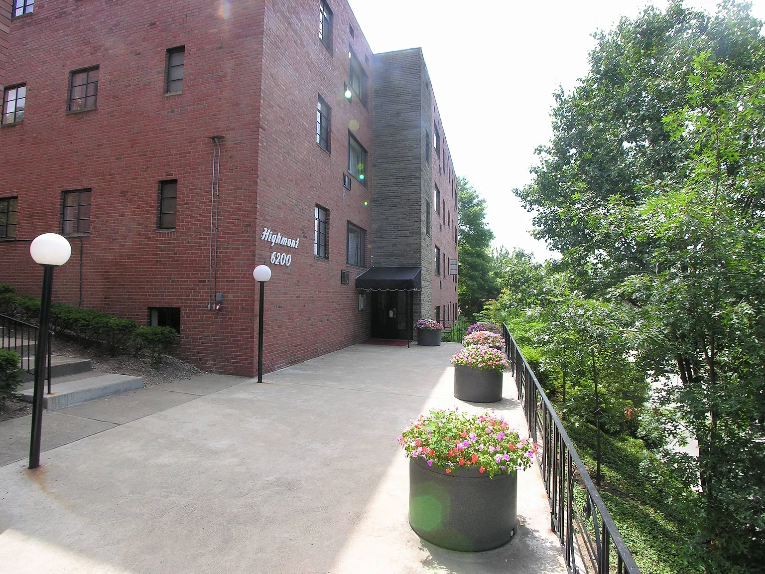 Highmont — Photo 2