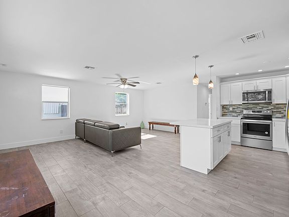 5th image of 5641 NE 8th Ave
