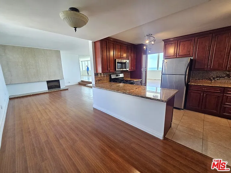 17368 W Sunset Blvd #405A — Photo 7
