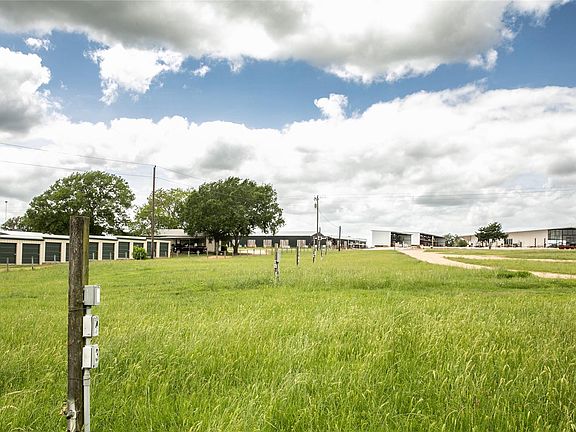 2nd image of 1503 N State Highway 237