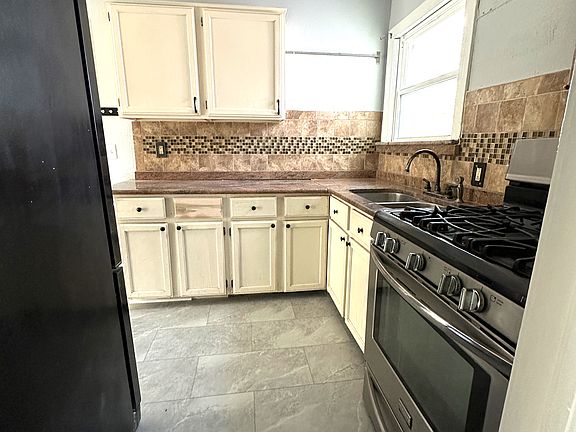 3rd image of 825 E Morningside Dr