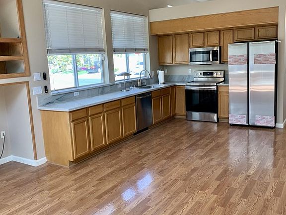 4th image of 880 Woodcreek Way