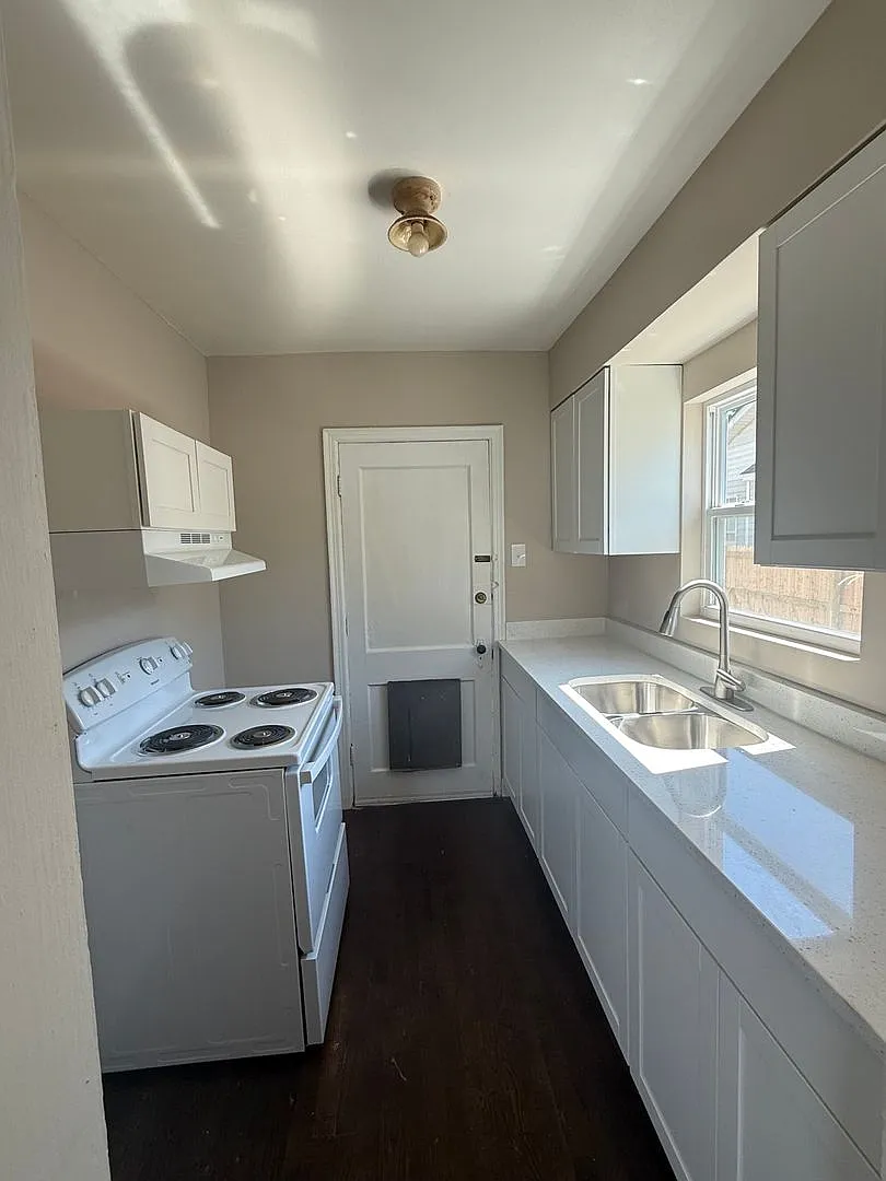 2 Bedroom Duplex — Photo 4