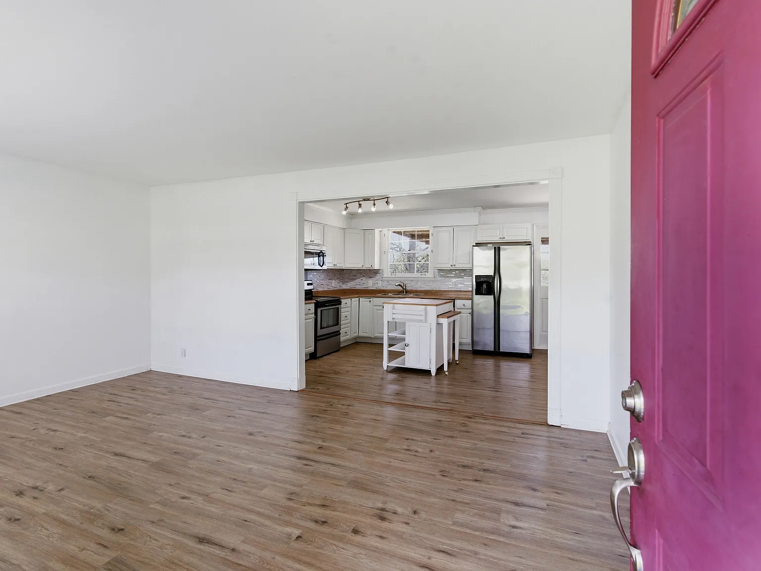 4 bed, 2.5 bath, 2133 sqft, $2,195 — Photo 3