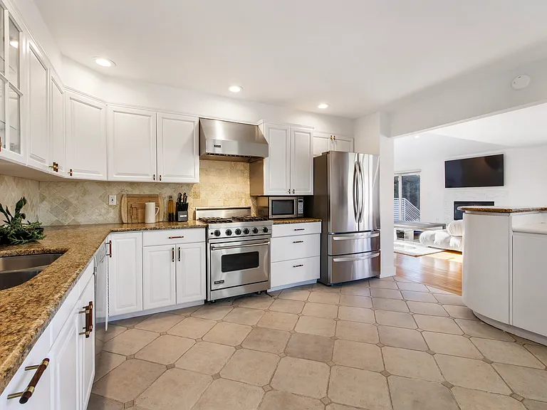 25 Blackwatch Ct — Photo 6