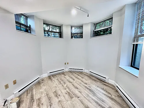 104 Queensberry St #12 Photo 1