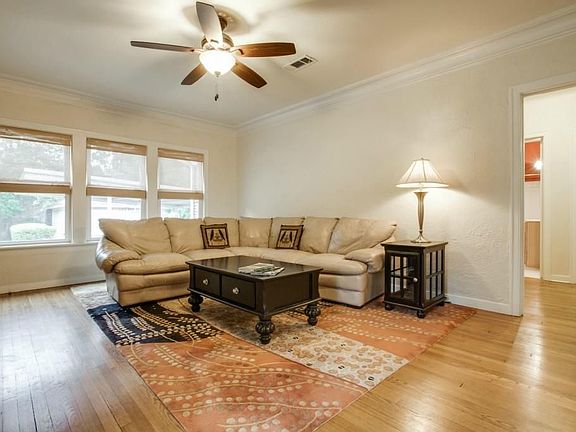 3rd image of 1914 Old Orchard Dr