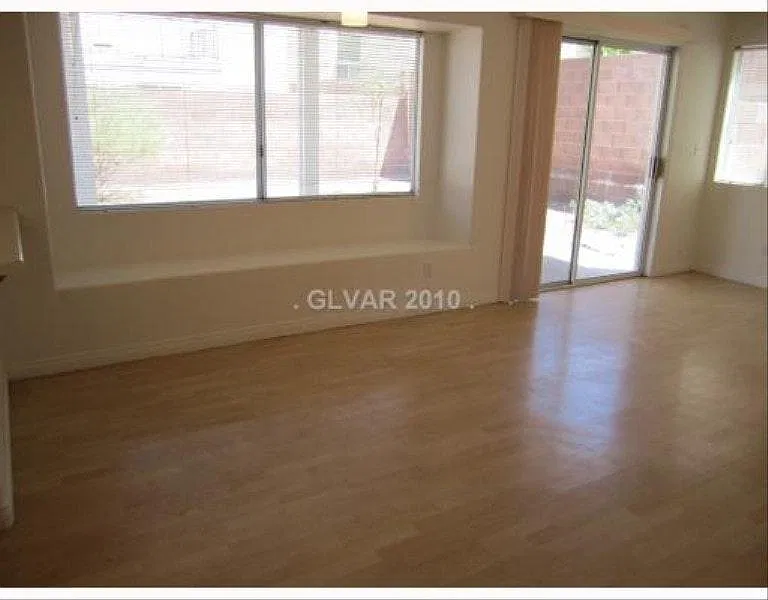 3 bed, 1637 sqft, $2,075 — Photo 3