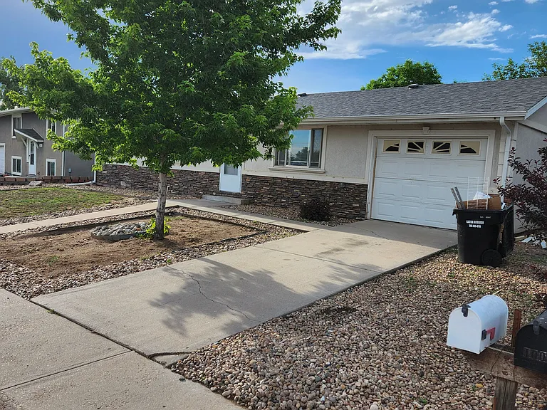 1007 Village Dr — Photo 15