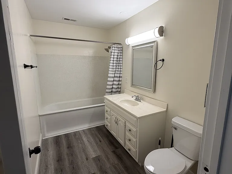 300 S Macarthur Blvd #3 — Photo 4