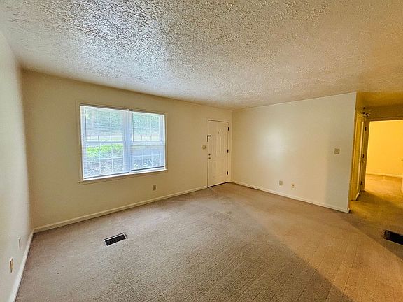 4th image of 204 Ellett Rd