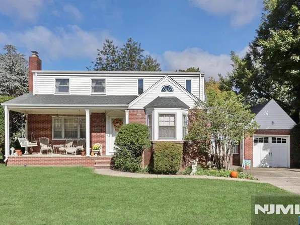 69 Meyns Place, Bergenfield, NJ 07621