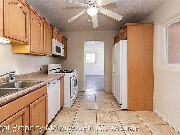 3rd image of 2206 Espanola St NE