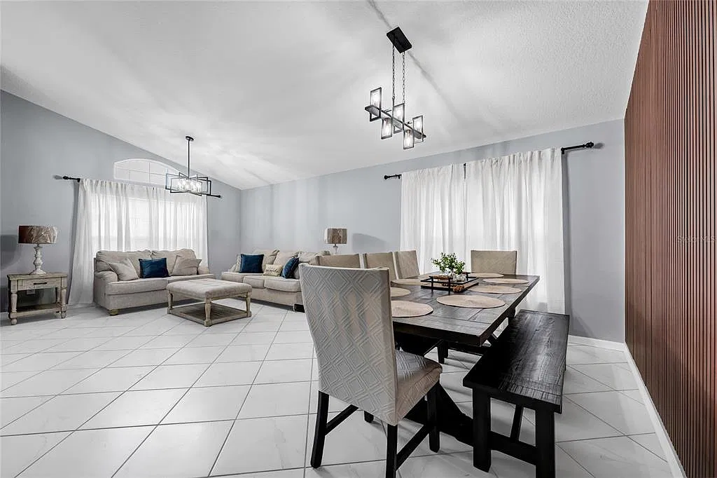 4 bed, 2.0 bath, 1940 sqft, $2,900 — Photo 4