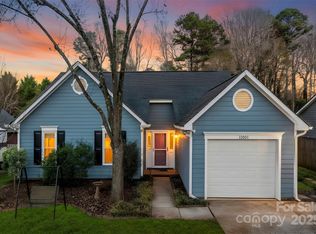 11001 Gladewater Dr, Matthews, NC 28105