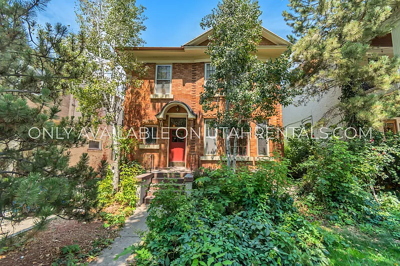 2 bed, 1.0 bath, $1,825 — Photo 2
