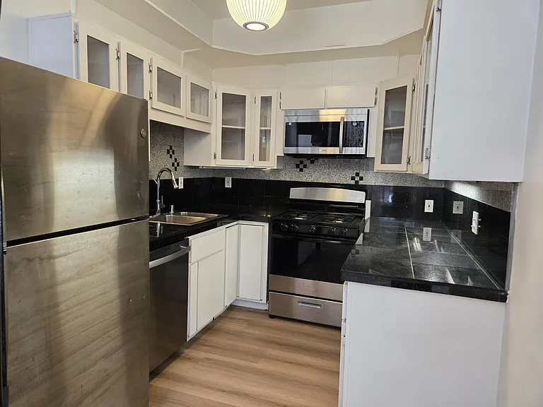 531 Indiana Ave #B — Photo 4