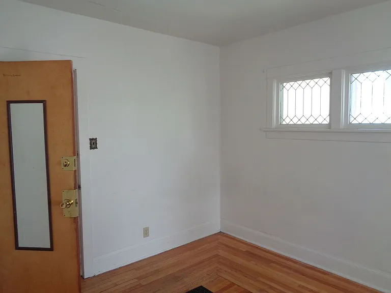 313 Augusta Ave — Photo 5