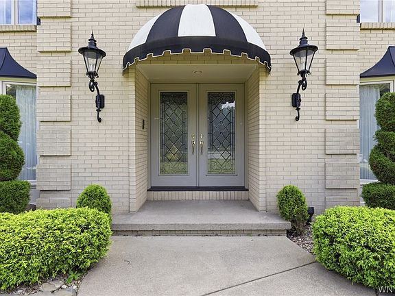 3rd image of 164 Crestwood Ln