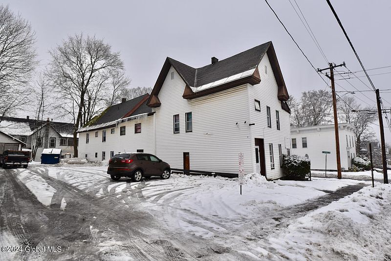 4th image of 108 Washington Street