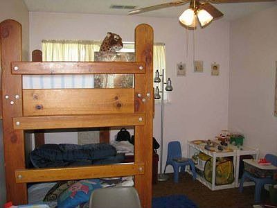 2nd image of 505 Oakwood St