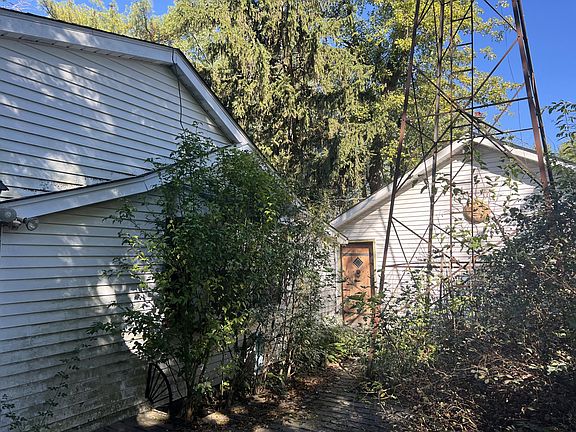 3rd image of 15049 Parrish Ave