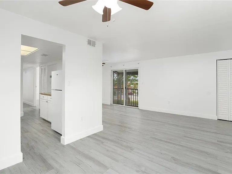 22291 Westchester Blvd #206 — Photo 7