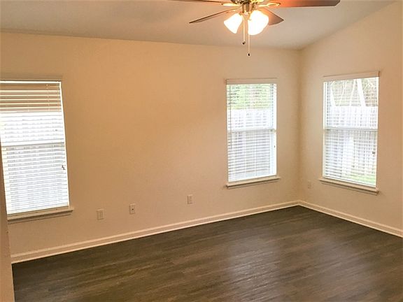 3rd image of 2028 N Cranbrook Ave