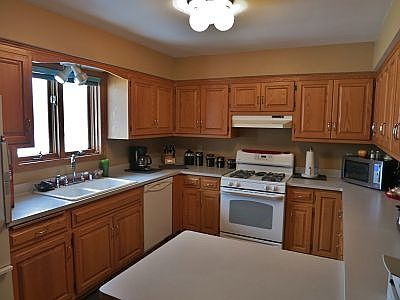3rd image of 919 W Grange Ave