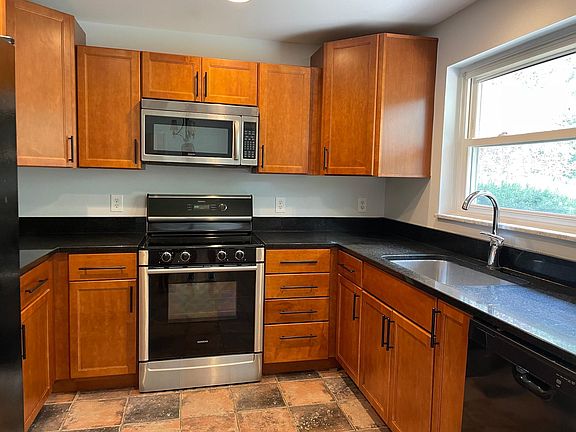 3rd image of 9420 Wynnecrest Dr