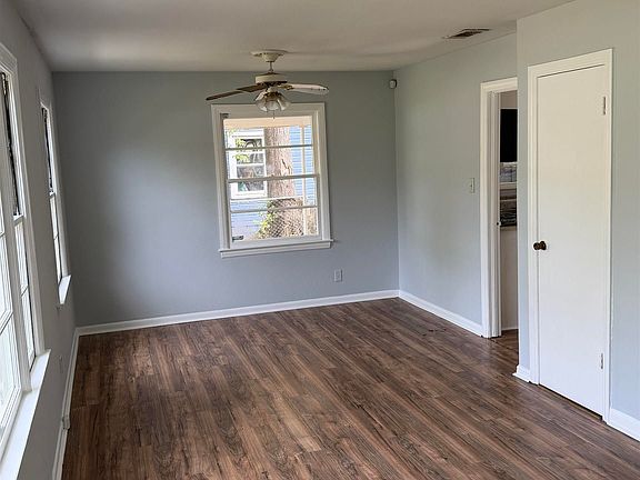 2nd image of 202 Ruzelle St