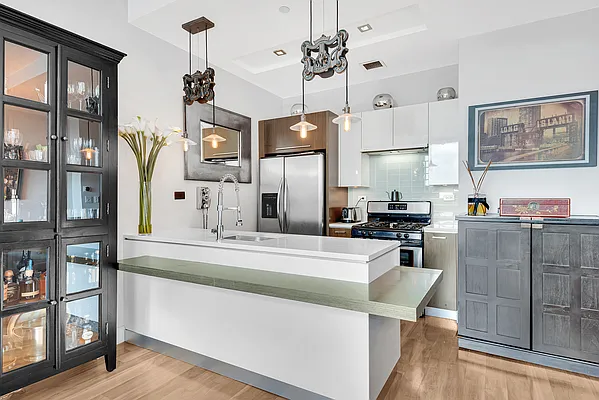 Sold by Modern Spaces | media 4