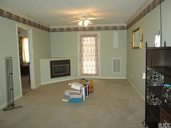 3rd image of 1213 Camelot Ct NE
