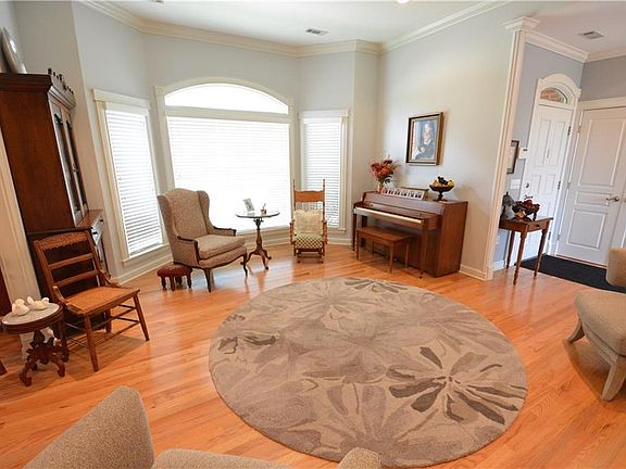 4th image of 12254 Red Oak Dr #2055