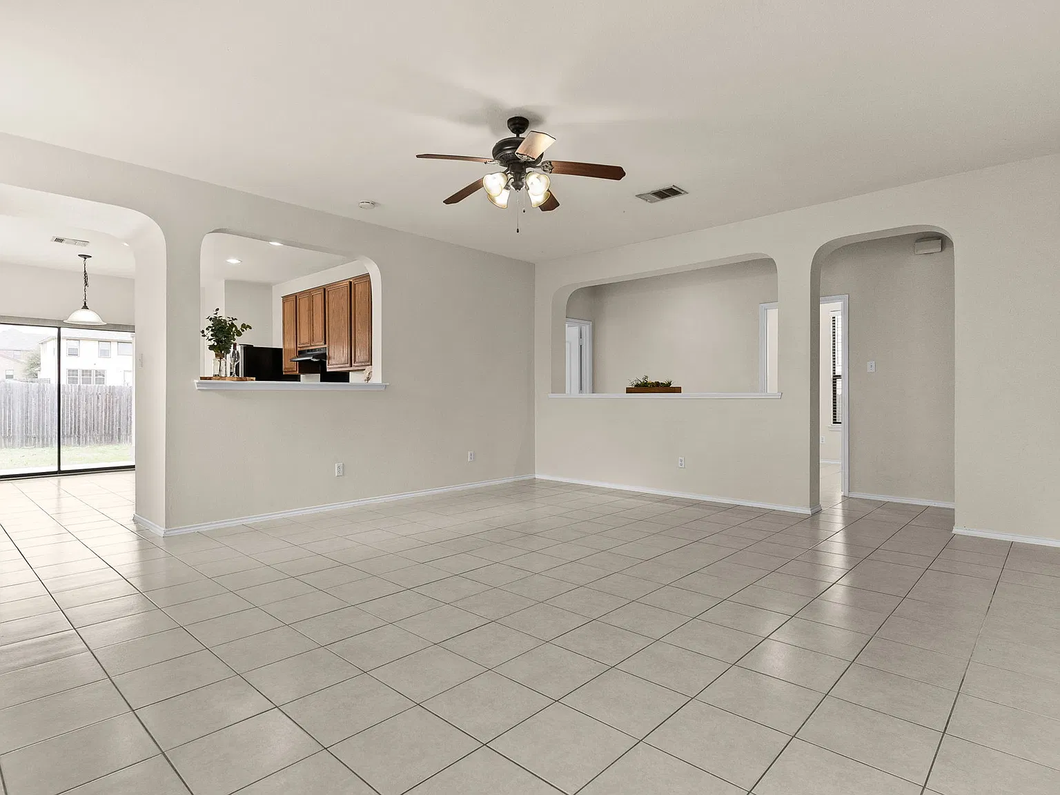 4 bed, 1570 sqft, $1,850 — Photo 3