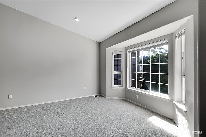 5th image of 14717 147th Street E