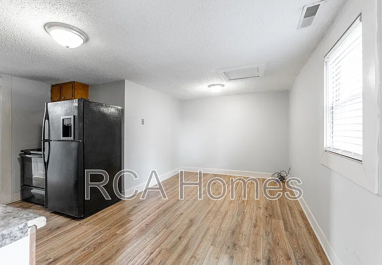 1603 Woodlawn Ave #B — Photo 2