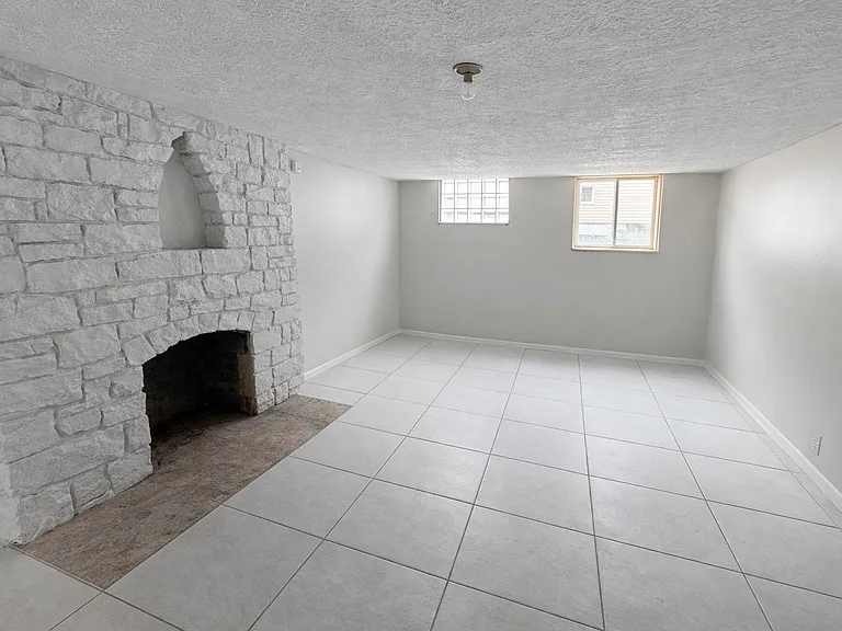 2025 Mansfield St — Photo 12