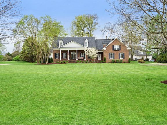 3rd image of 2128 Summer Hill Cir