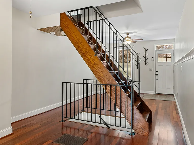 1524 E Clement St — Photo 5