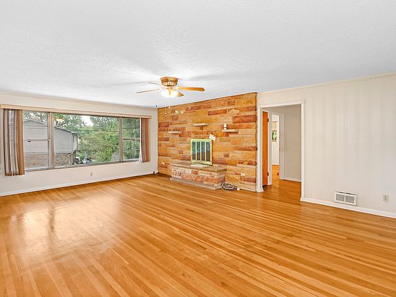 3rd image of 7061 Maryann Ct