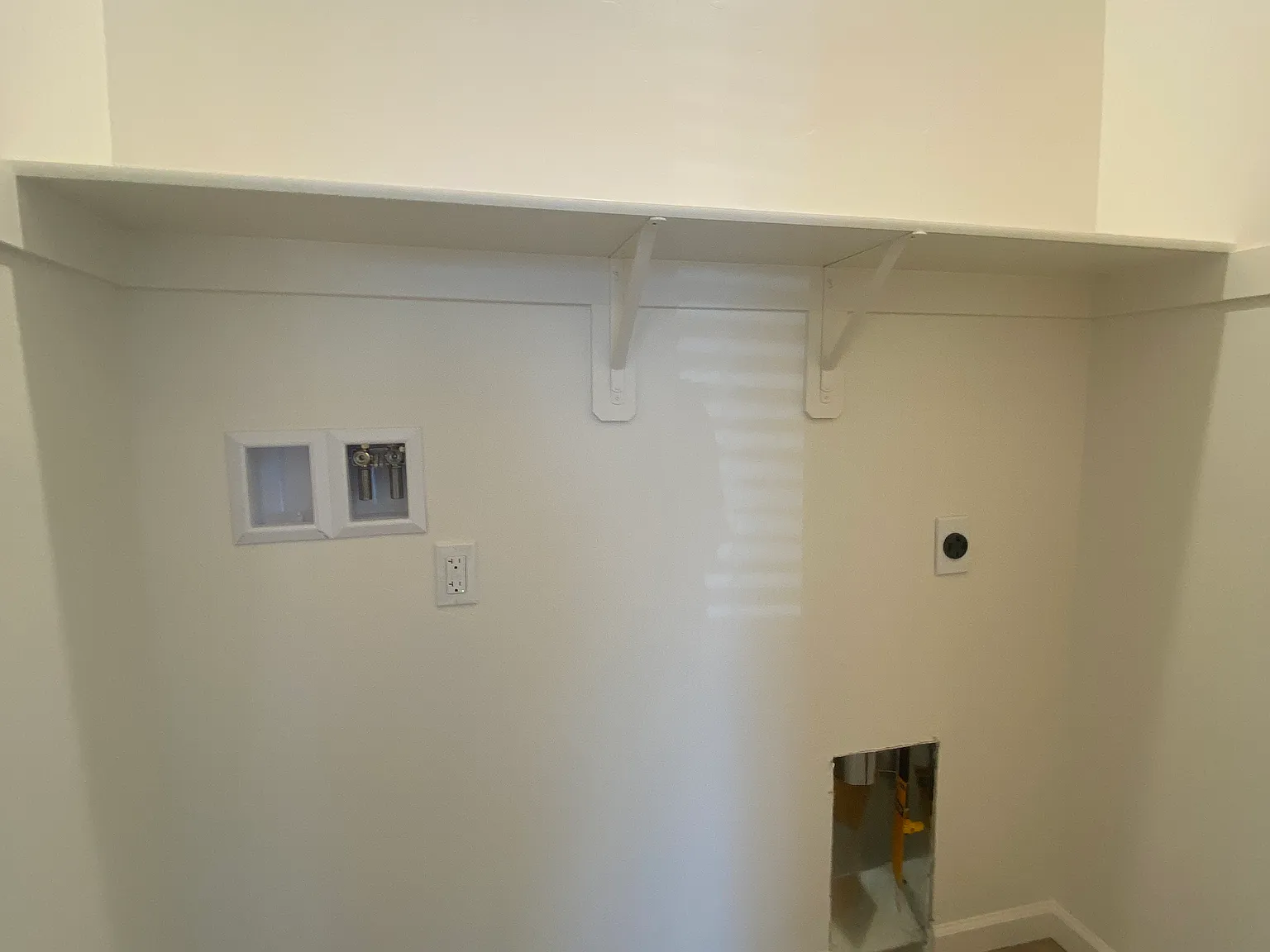 2 bed, 940 sqft, $1,870 — Photo 3
