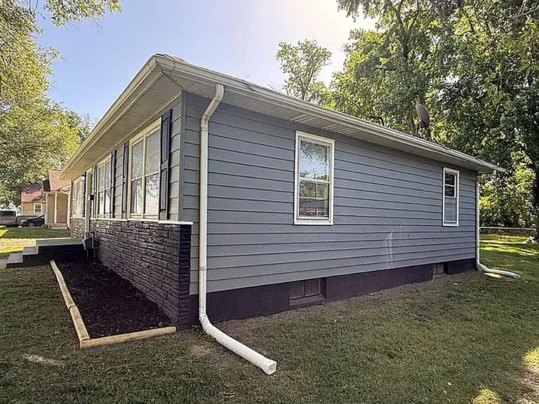 804 Preston Ln — Photo 12
