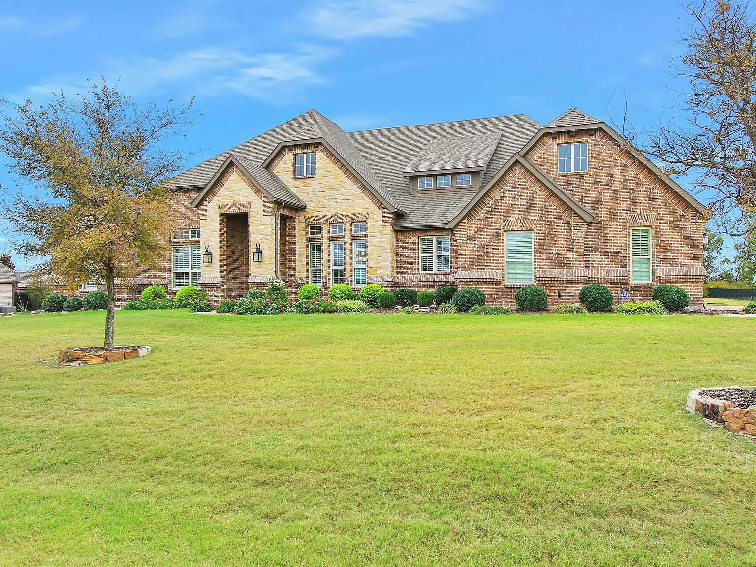 5 bed, 3423 sqft, $4,000 — Photo 1