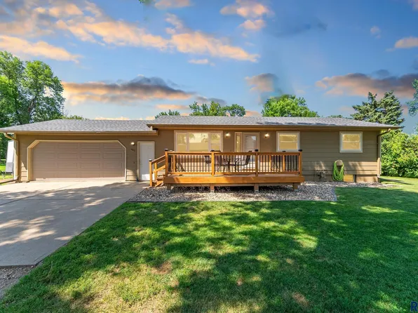 400 E 3rd St, Hartford, SD 57033