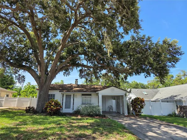 321 Wildwood Way, Belleair, FL 33756