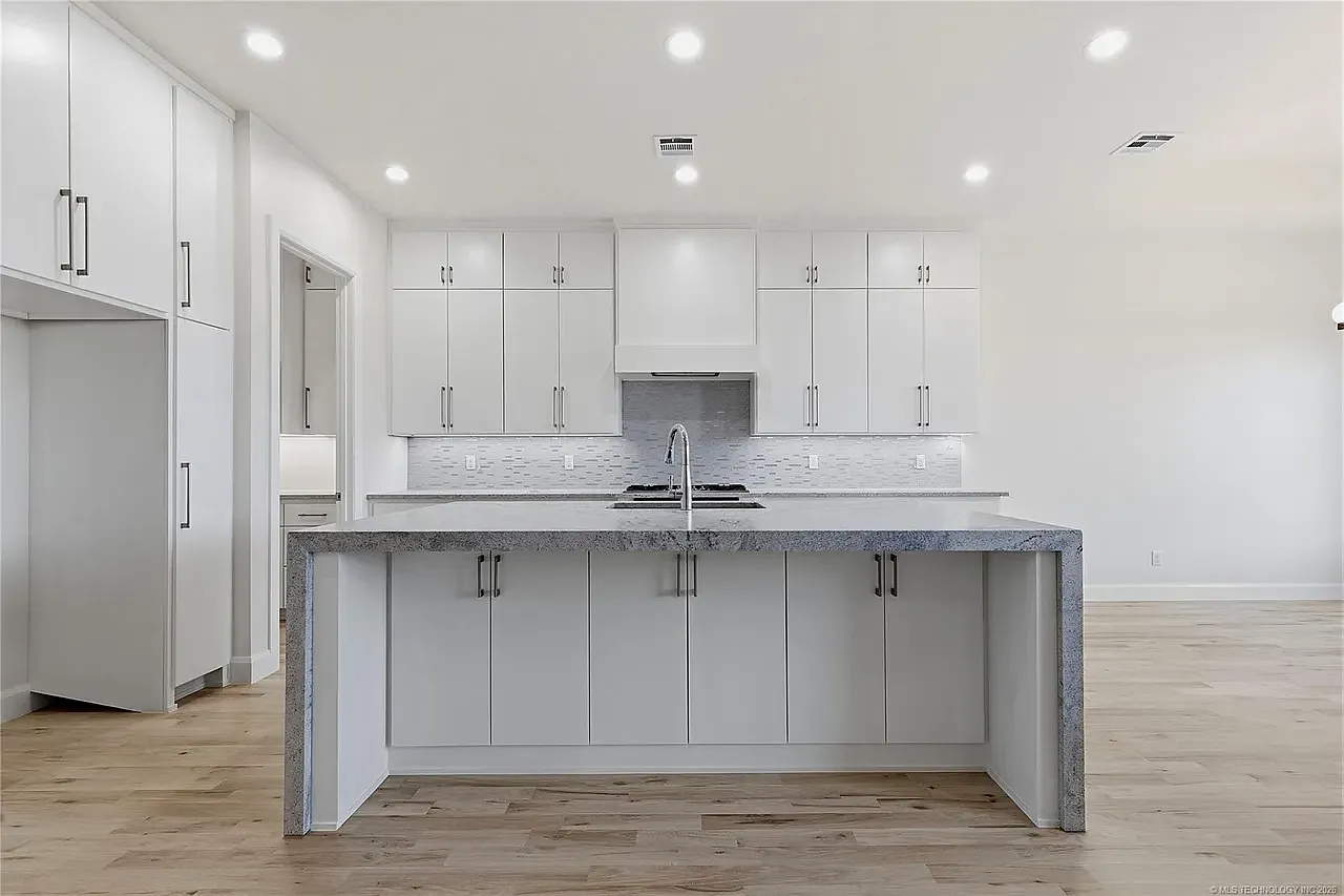 4 bed, 2.5 bath, 3039 sqft, $3,500 — Photo 4