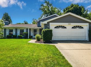 885 Boxwood Ln, Buffalo Grove, IL 60089