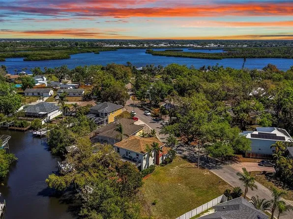 3107 Pine St, Bradenton, FL 34208